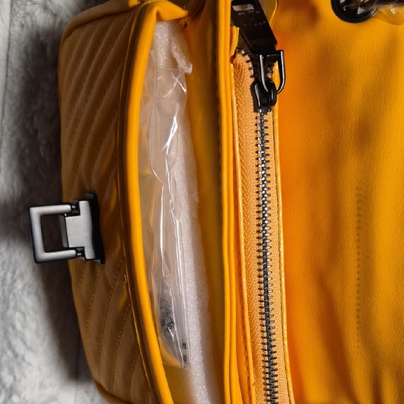 Badgley Mischka Bright Yellow Quilted Shoulder Bag - Picture 5 of 7
